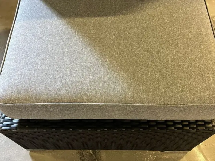 Poduszka z wodooporną poszewką, odporne na promieniowanie UV.webp