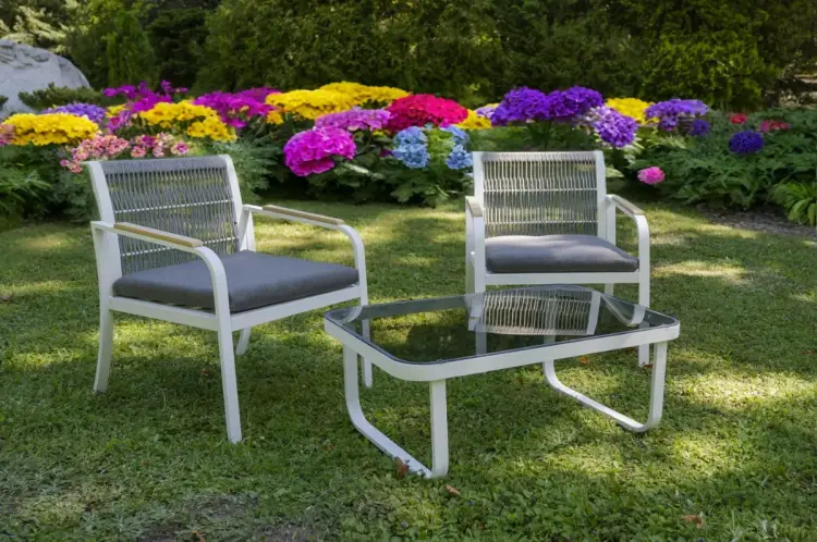 Komplet 2 foteli i stolika z aluminium.webp