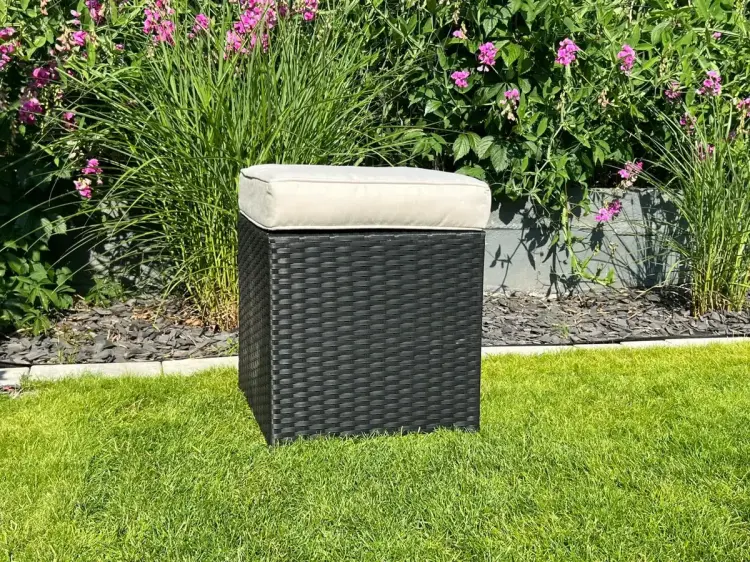 Pufa ogrodowa z czarnego technor.webp