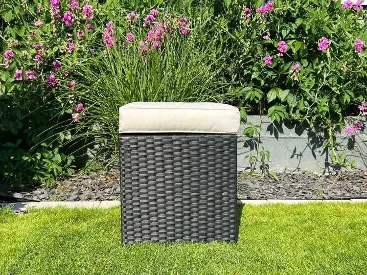 pufa ogrodowa z technorattanu.webp