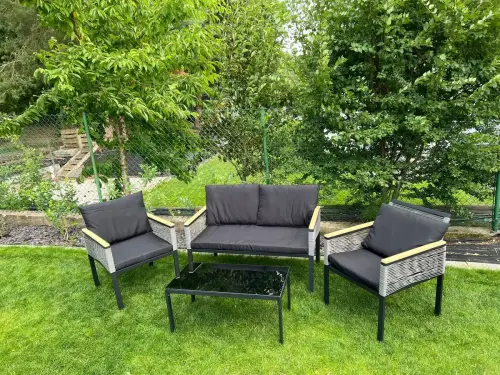 Przejdź do produktu Mały zestaw mebli na balkon (2 x fotel, sofa + stolik) CORTO czarne aluminium, szary technorattan