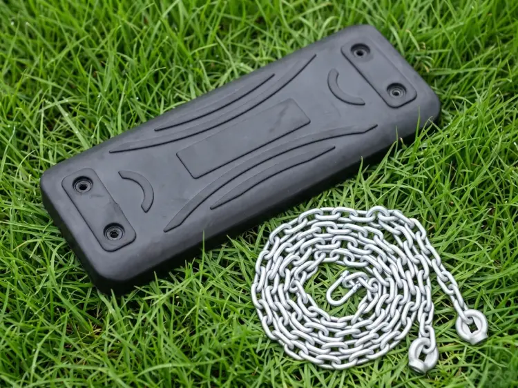 Siedzisko z aluminiowym wkładem czarne + łańcuch ocynkowany.webp