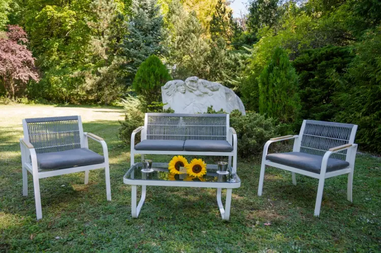 2 fotele aluminiowe, sofa dwuosobowa, stolik kawowy.webp