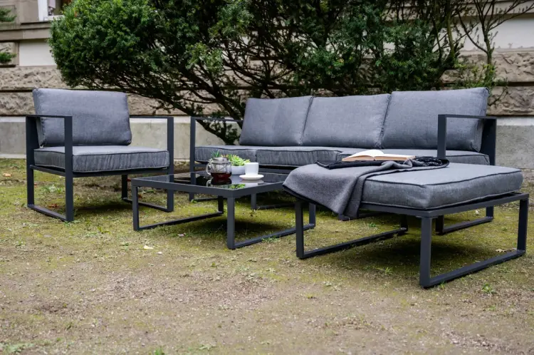 Sofa aluminiowa, fotel, pufa i stolik MOSTRARE.webp