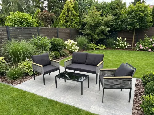 Przejdź do produktu Mały zestaw mebli na balkon (2 x fotel, sofa + stolik) CORTO czarne aluminium, szary technorattan