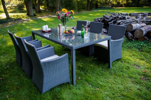 Przejdź do produktu Zestaw obiadowy z technorattanu (stół 200cm +6 foteli ) GUSTOSO szary