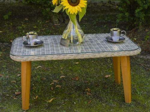 Przejdź do produktu Mały stolik ogrodowy z technorattnu  LARGO szklany blat 