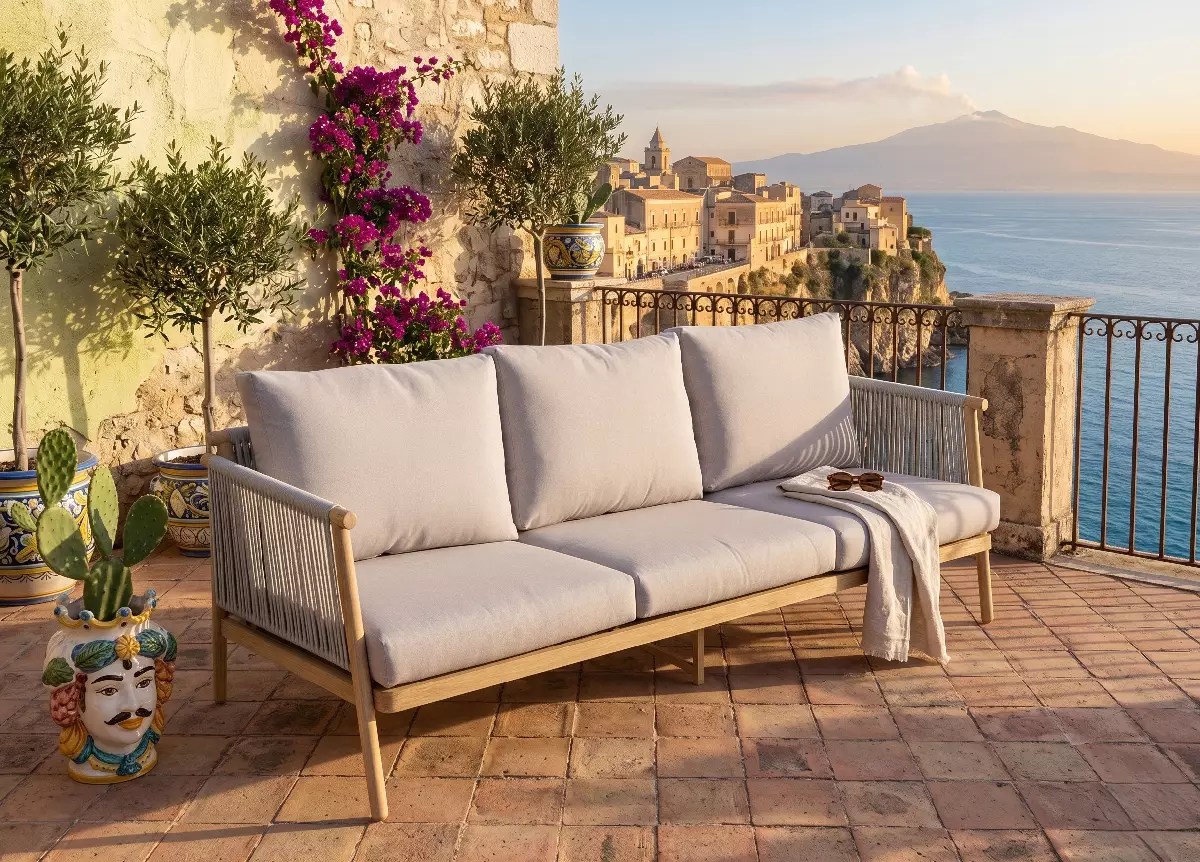 Duża sofa tzryosobowa na ogród, taras, balkon.webp